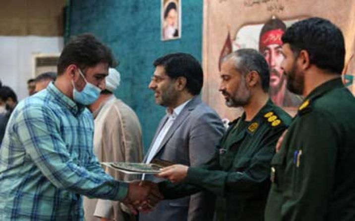 تجلیل از خادمان راهیان نور قرارگاه شهید «احمد کریمی» در قم تجلیل از خادمان راهیان نور قرارگاه شهید «احمد کریمی» در قم